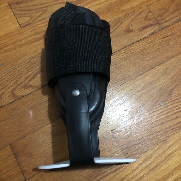 Active ankle T2 multi-sport ankle brace - Picture 5 of 7